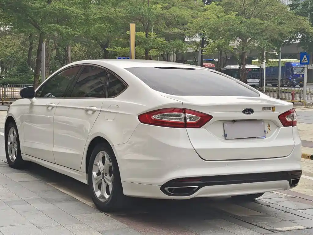 Фото 9 - Ford Mondeo