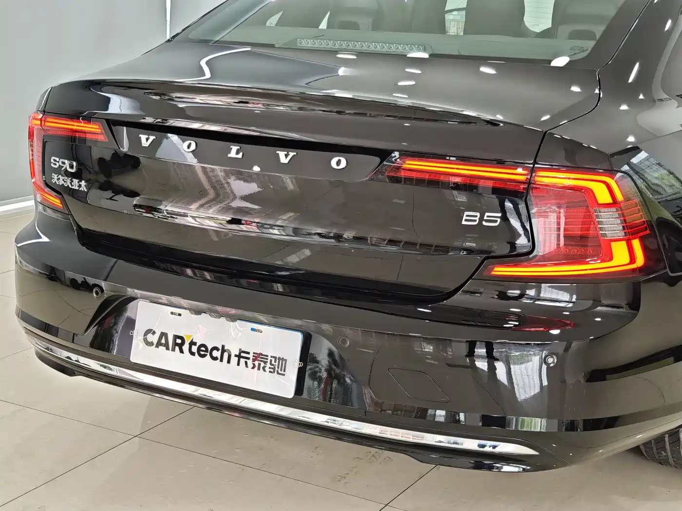 Volvo S90 2024 B5 Momentum Luxury Edition фото 18
