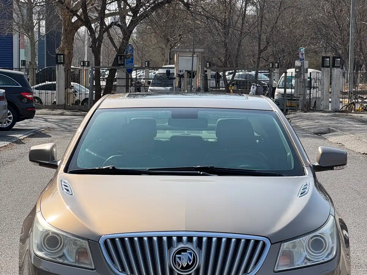 Buick LaCrosse 2009 Model 2.4L Luxury Edition фото 2