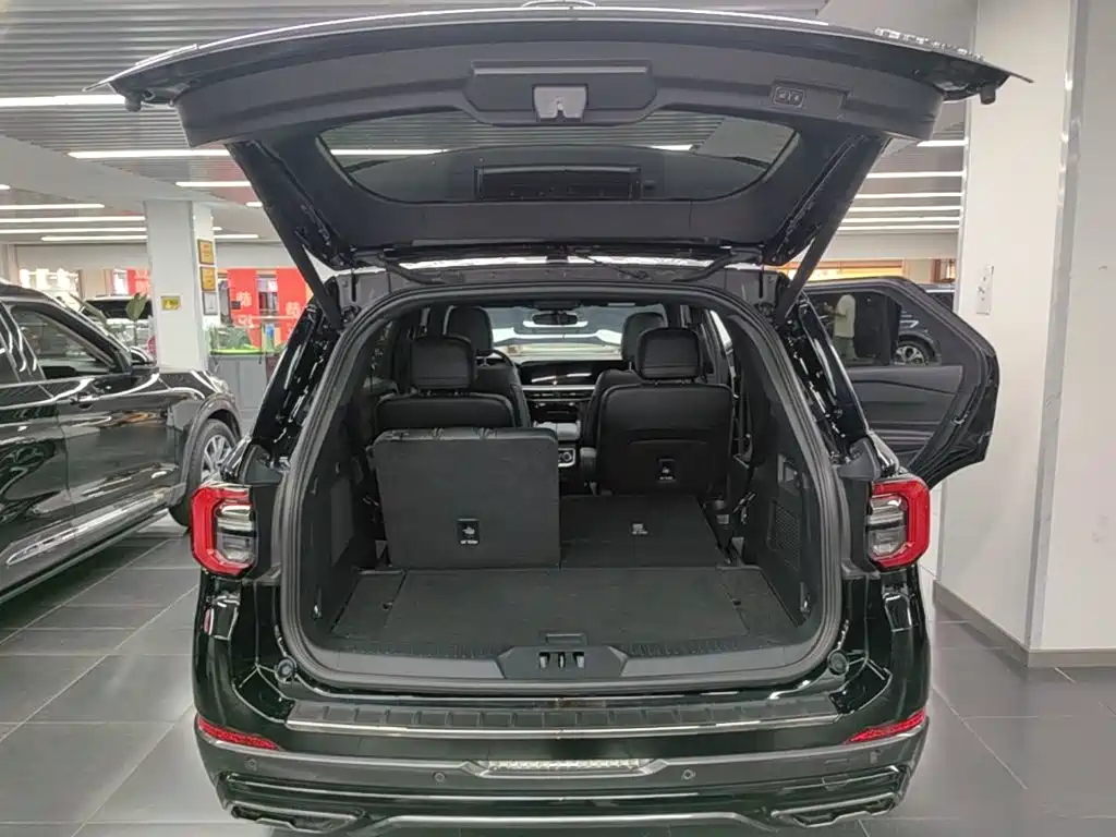Фото 19 - Ford Explorer
