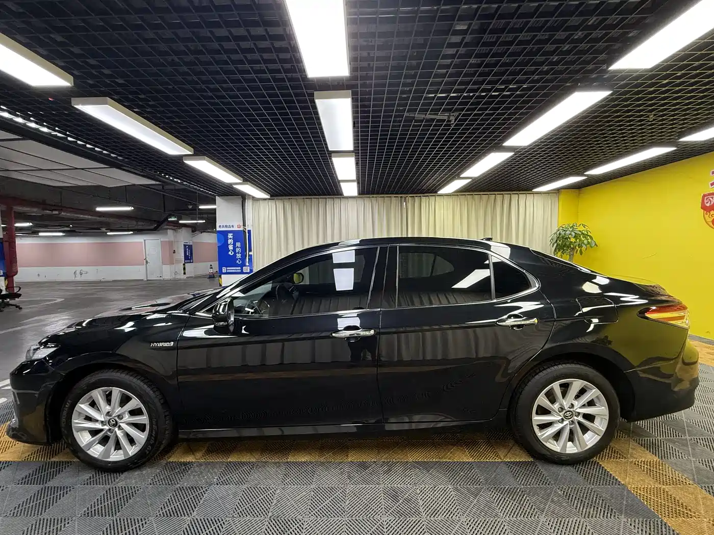 Toyota Camry 2021 Hybrid 2.5HGVP Leading Edition фото 5