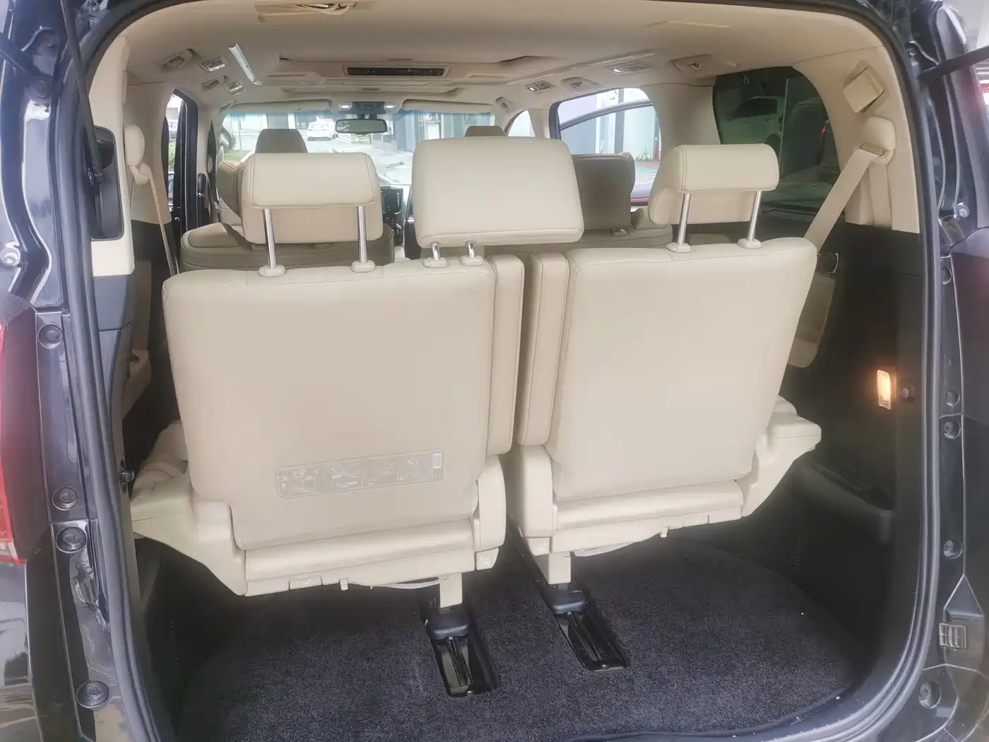 Toyota Alphard 2018 3.5L Luxury фото 5