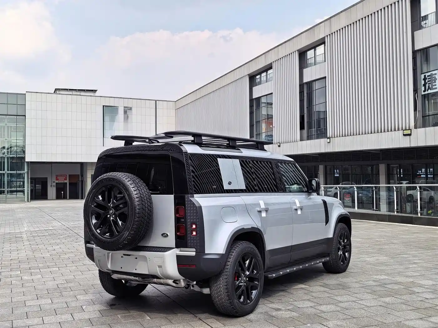 Фото 18 - Land Rover Defender