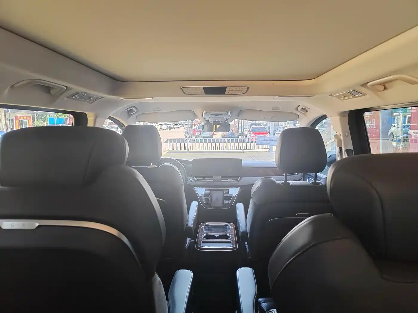 Hongqi HQ9 2023 2.0T Smart Connect Flag Enjoy Edition фото 6