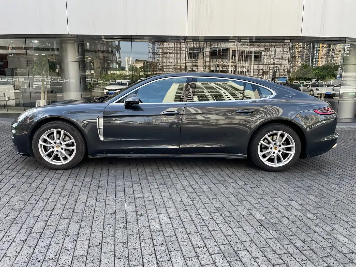Porsche Panamera 2017 Panamera 4 Executive Long Wheelbase 3.0T фото 8