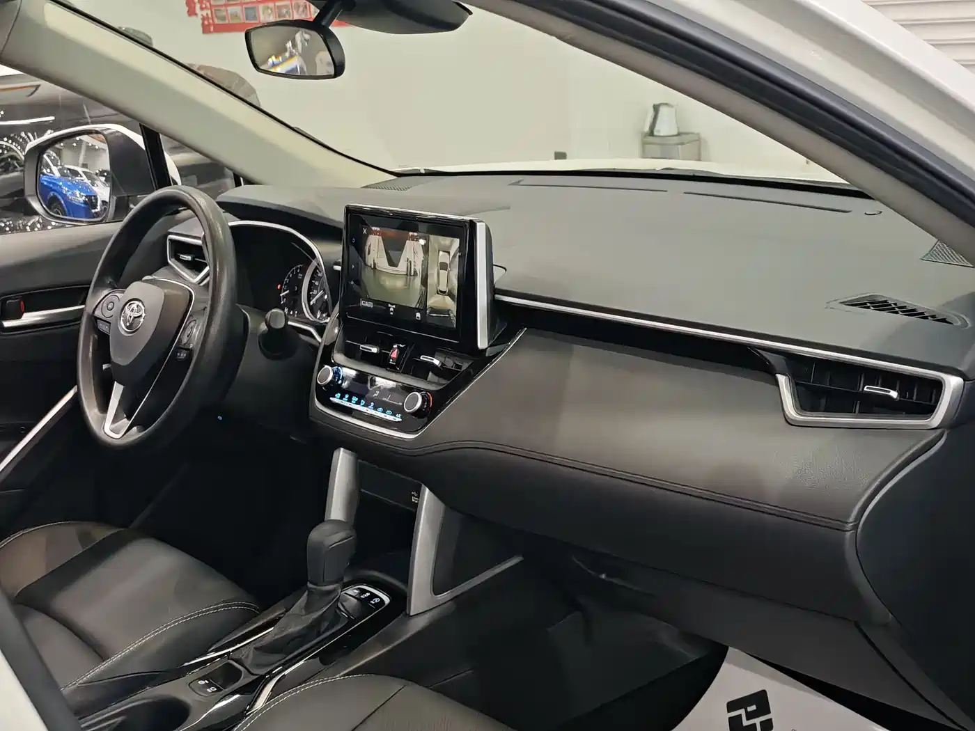 Toyota Frontlander 2022 2.0L CVT Luxury PLUS Edition фото 14