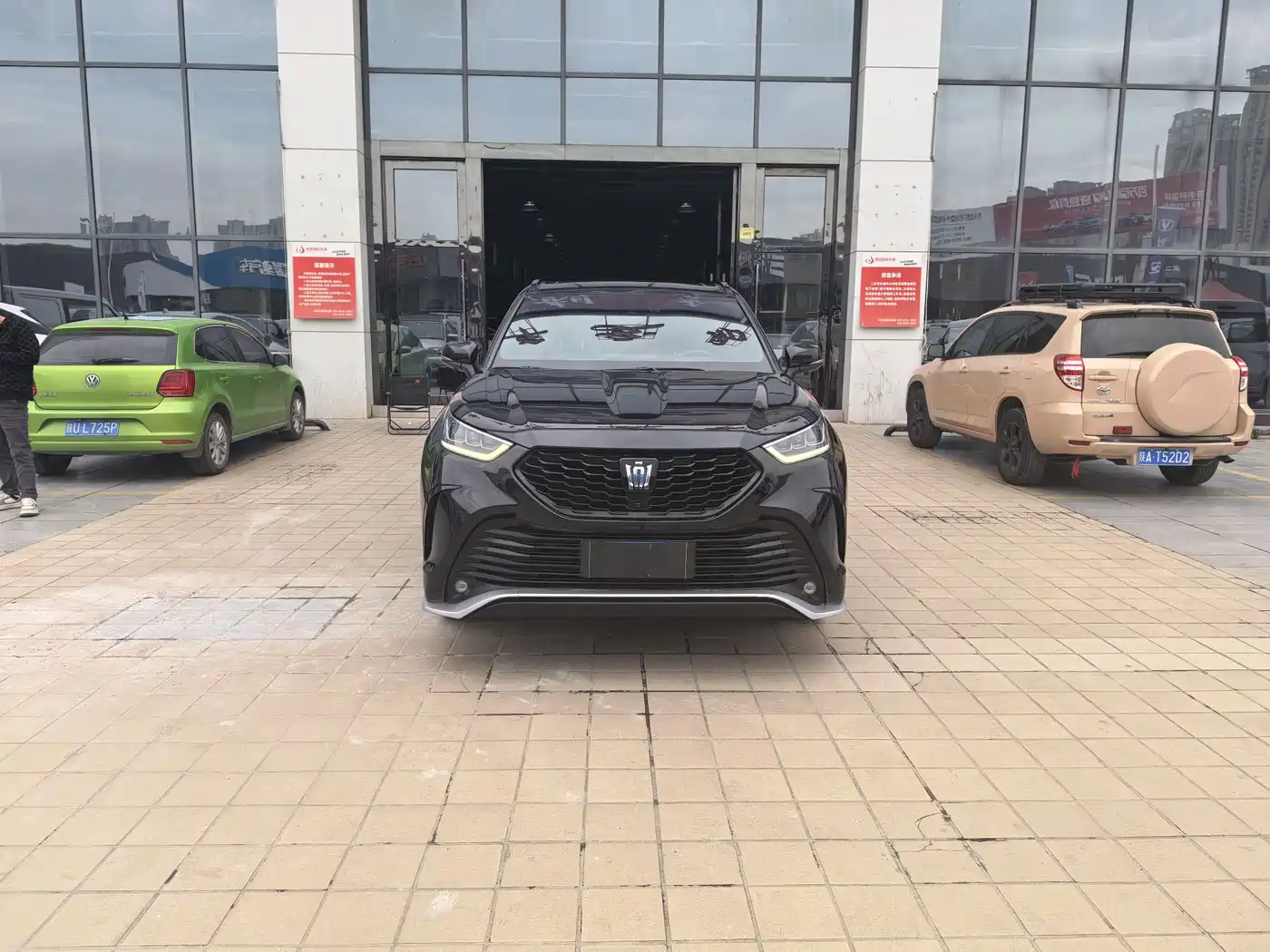 Toyota Crown Kluger 2023 2.5L HEV AWD Luxury Edition фото 2
