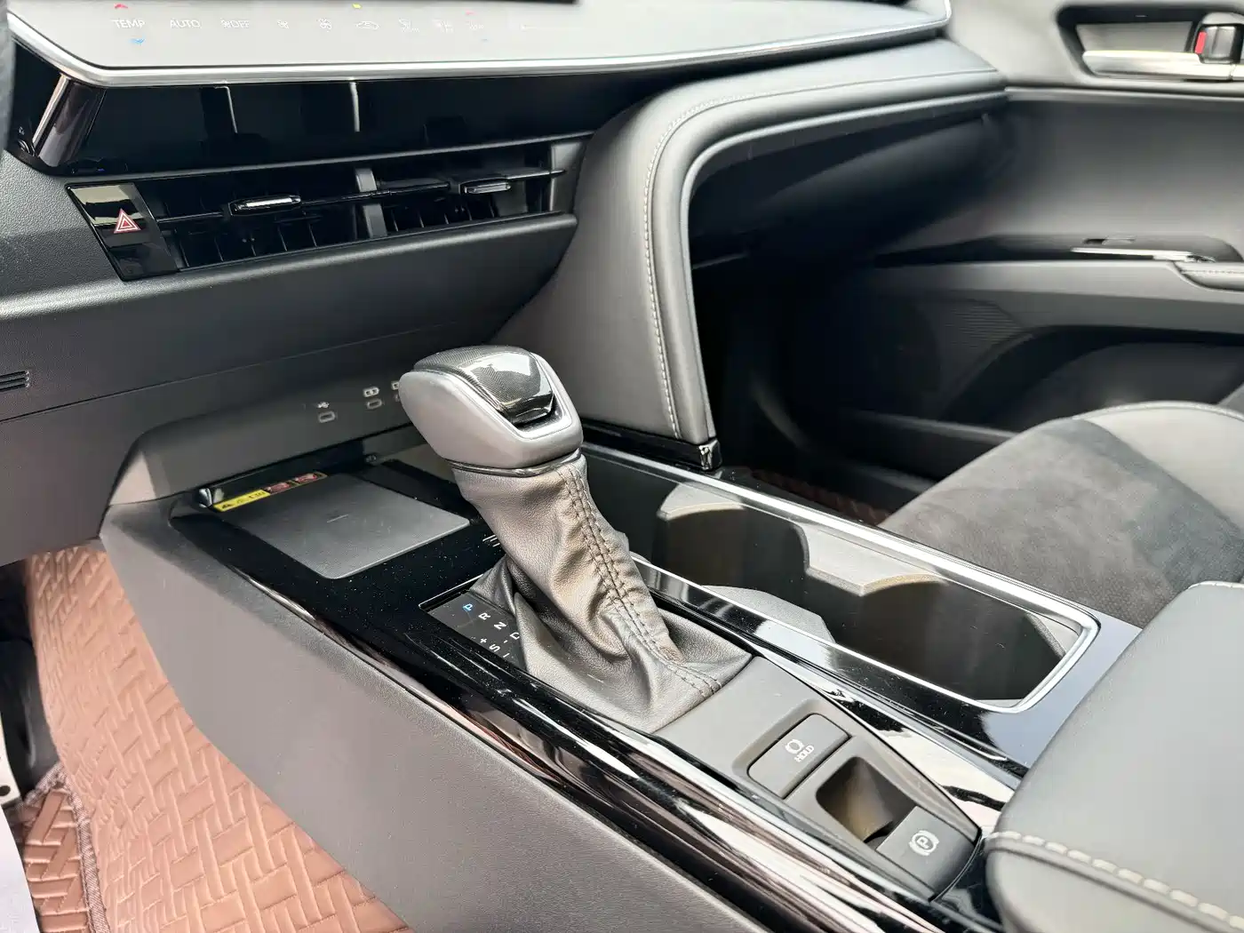 Toyota Camry 2024 Model Dual Hybrid 2.0HXS Sport Plus Edition фото 20