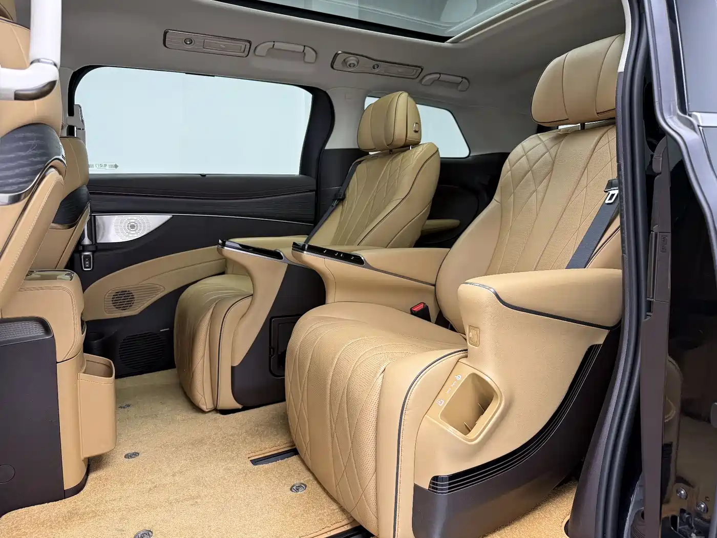 Denza D9 2024 DM-i 980 AWD Prestige фото 12