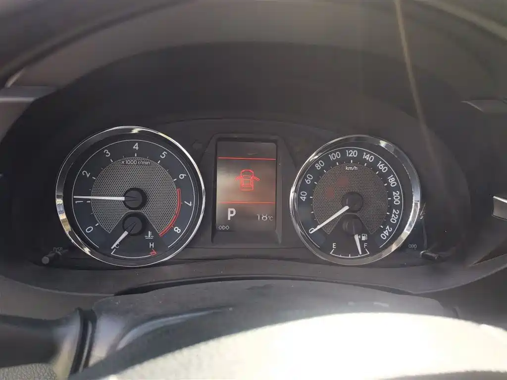 Toyota Corolla 2014 1.6L CVT GL-i фото 4