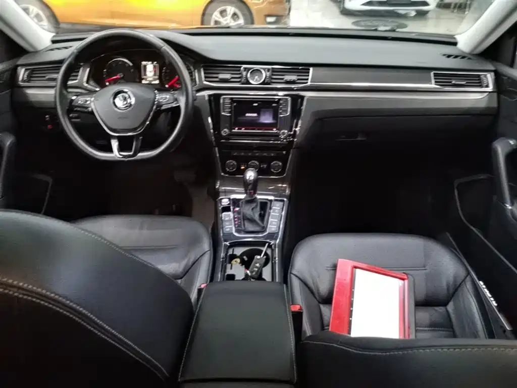 Volkswagen Passat 2016 330TSI DSG Executive Edition фото 10