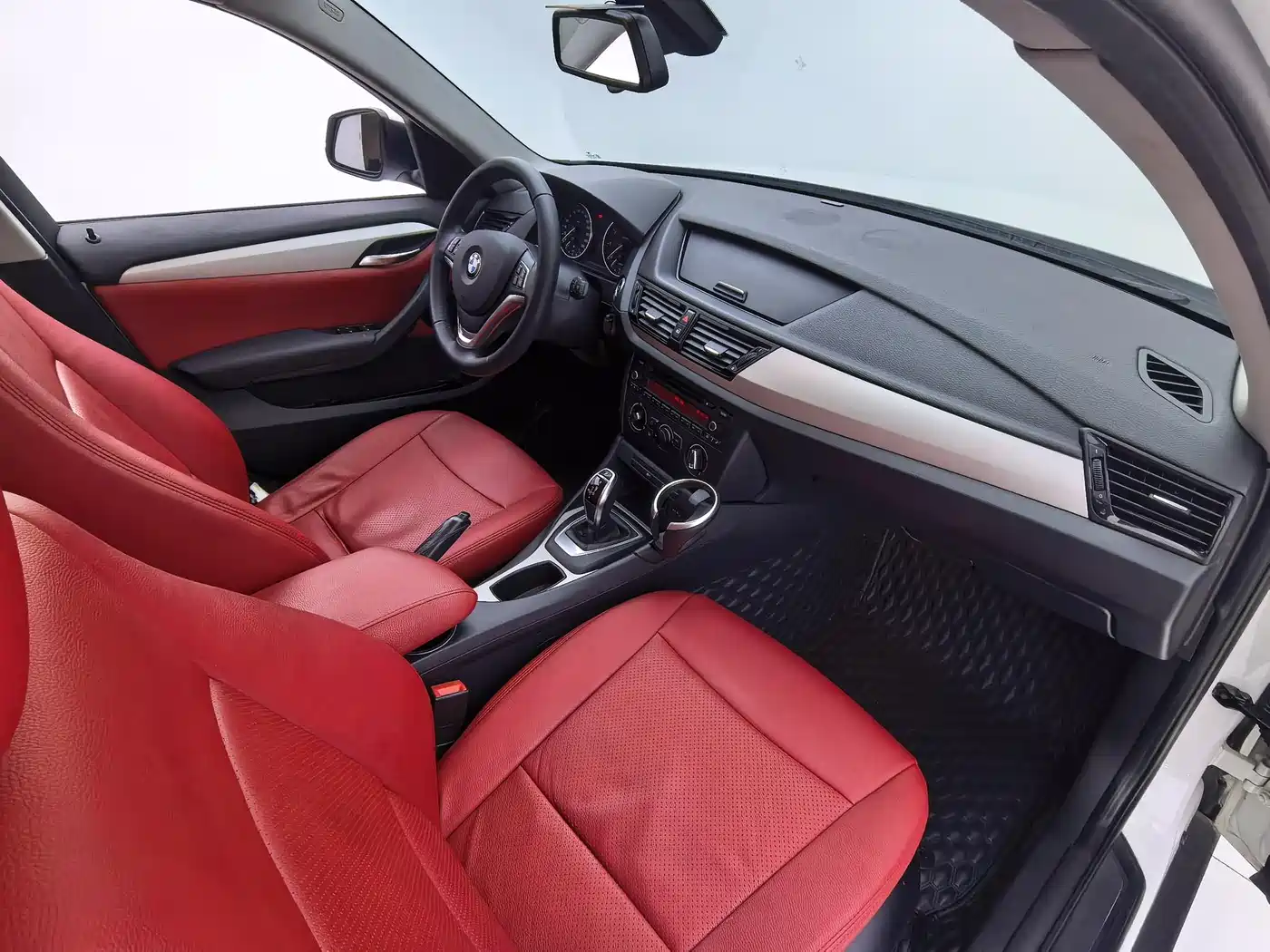 BMW X1 2014 sDrive18i Fashion Edition фото 4