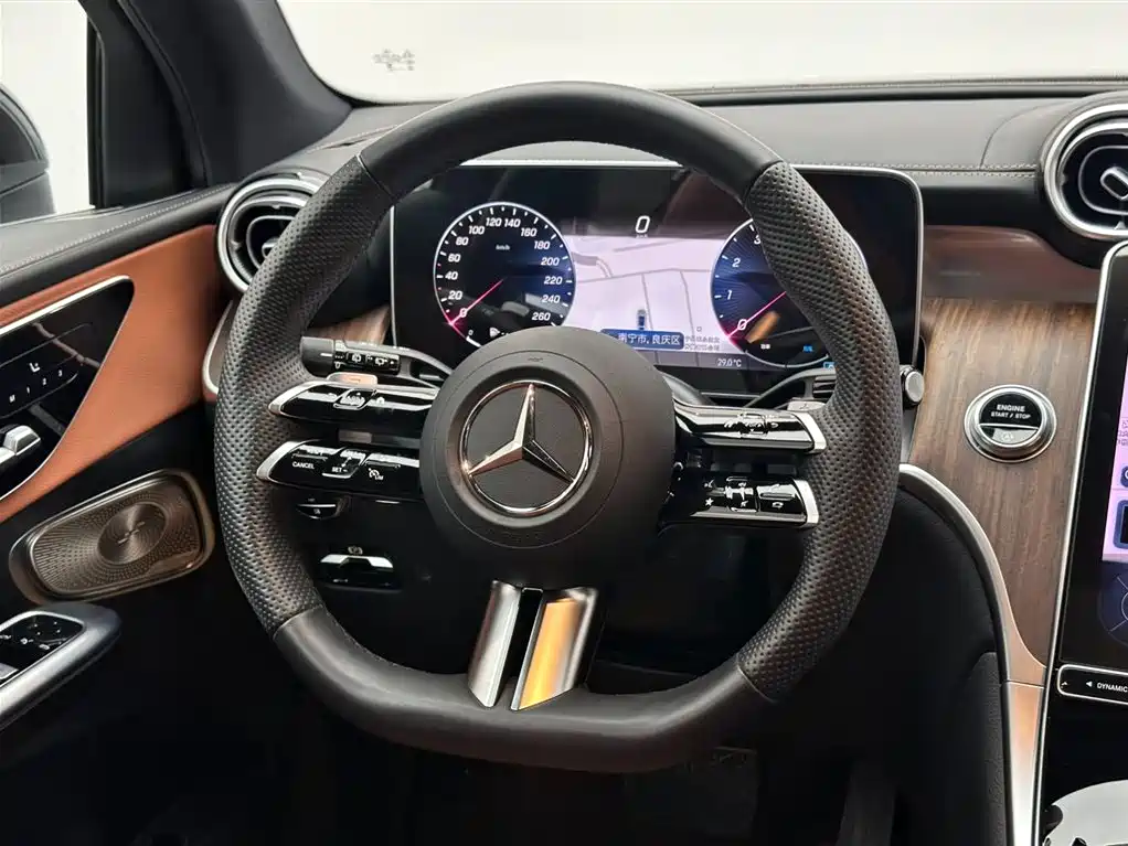 Mercedes-Benz GLC 2023 GLC 300 L 4MATIC Sport 5-Seater фото 12