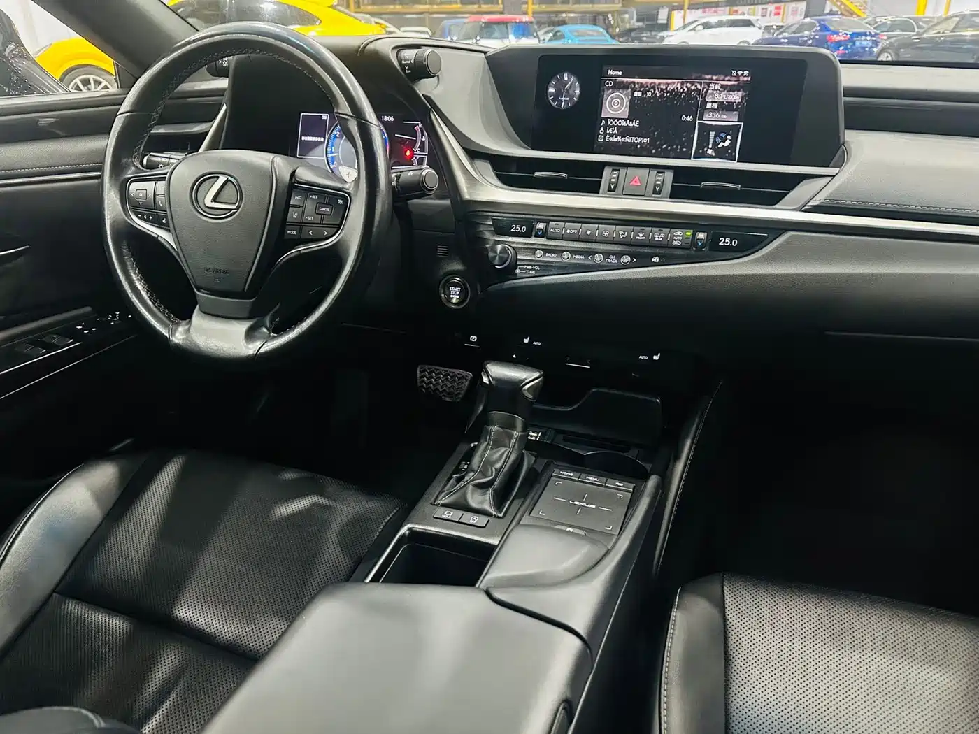 Фото 14 - Lexus ES