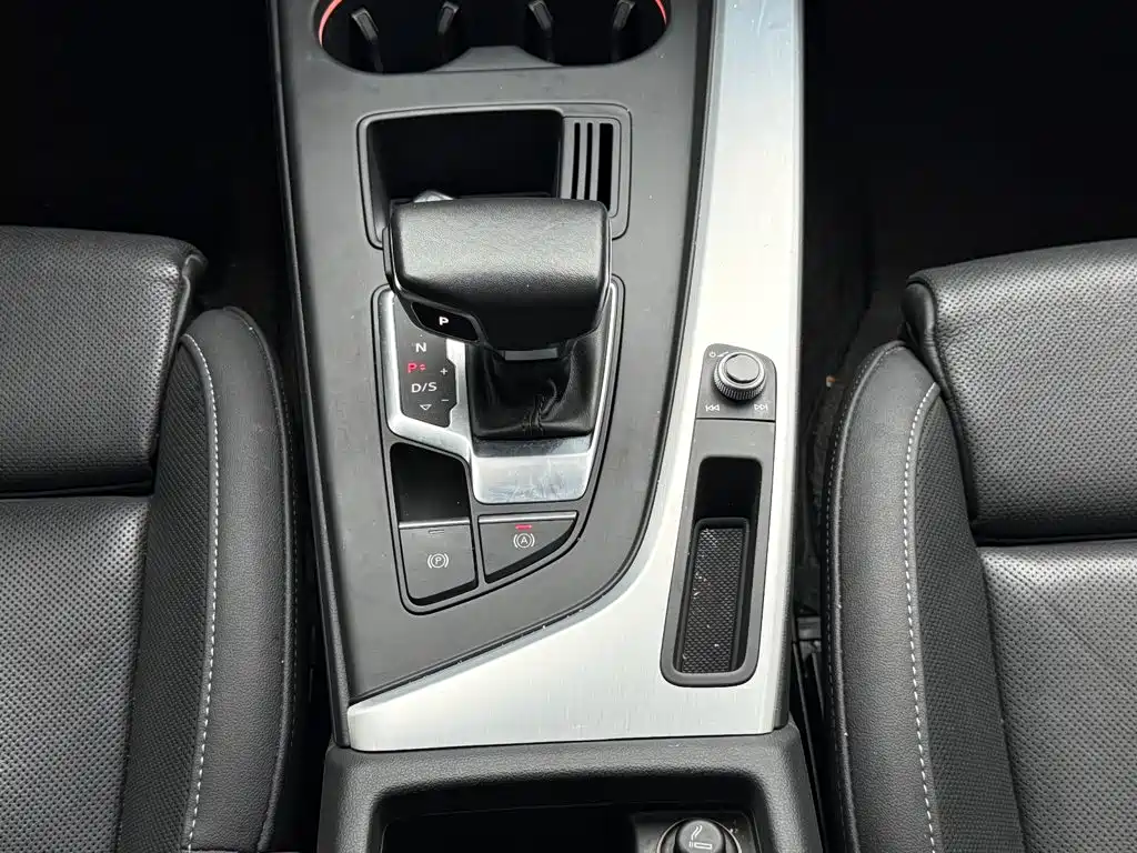 Фото 9 - Audi A4L