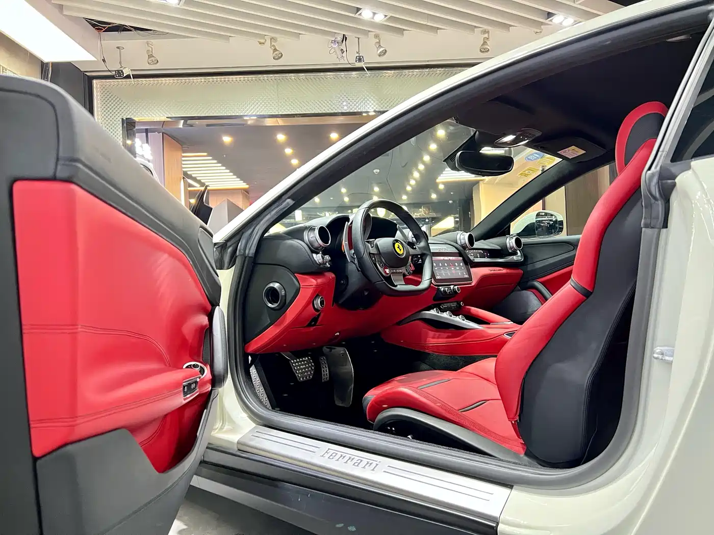 Ferrari GTC4Lusso 2018 2017 3.9T V8