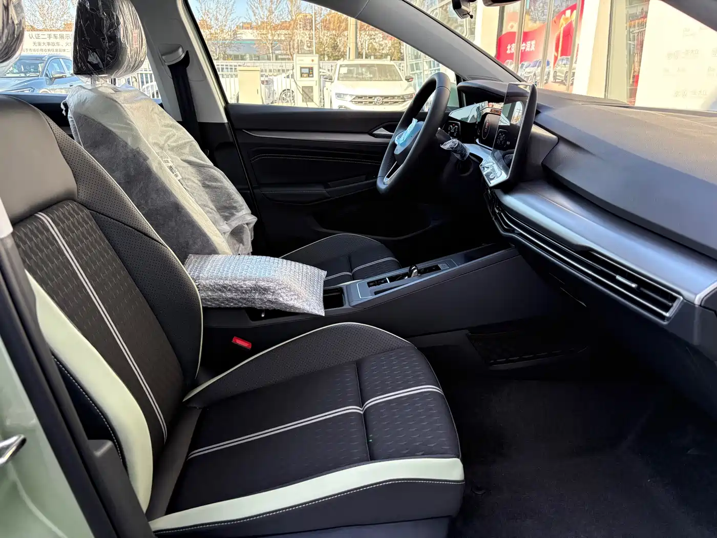 Volkswagen Golf 2025 300TSI Pro фото 12