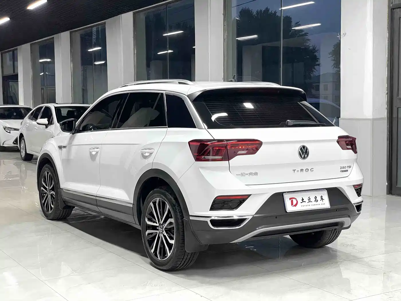 Volkswagen T-ROC 2021 Facelift 280TSI DSG 4WD Luxury Smart Connect Edition фото 4
