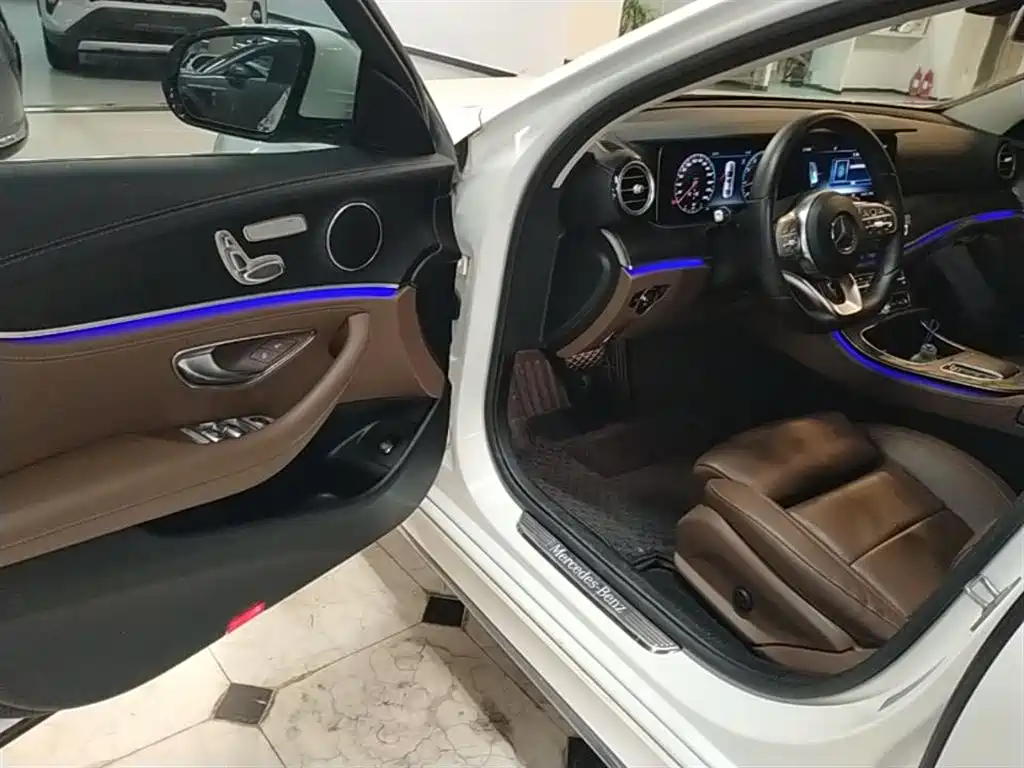 Mercedes-Benz E-Class 2019 E 200 L Sport фото 16