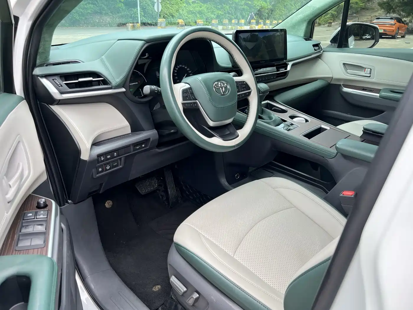 Toyota Sienna 2021 2.5L Hybrid Comfort Edition фото 4