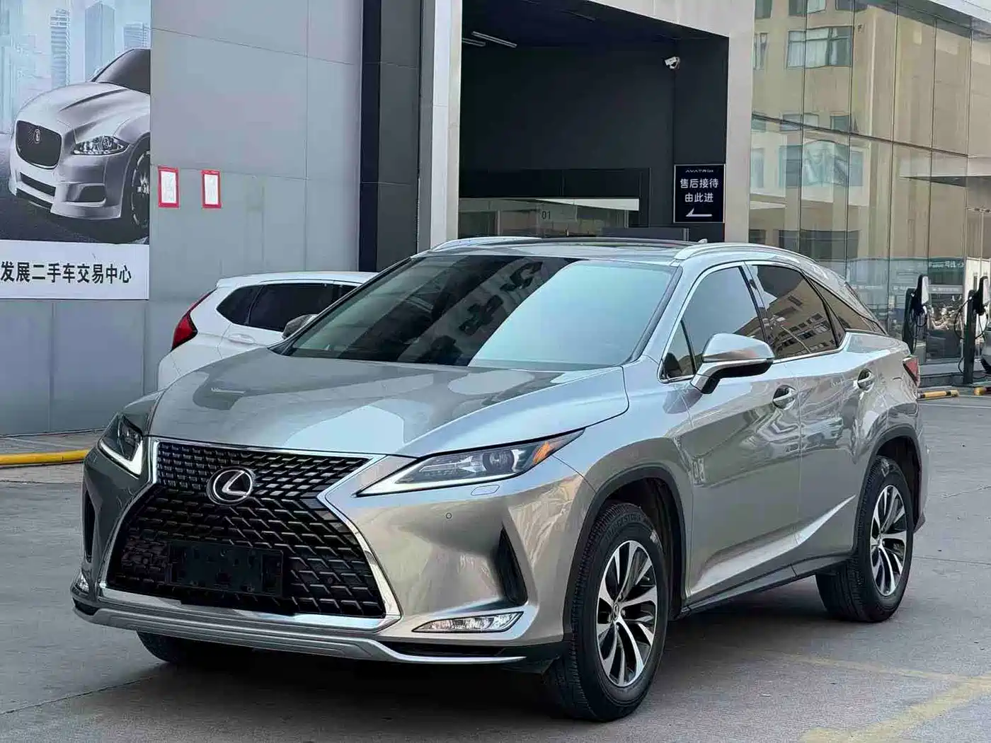 Lexus RX 2020 Facelift 300 2WD Elite Edition фото 3