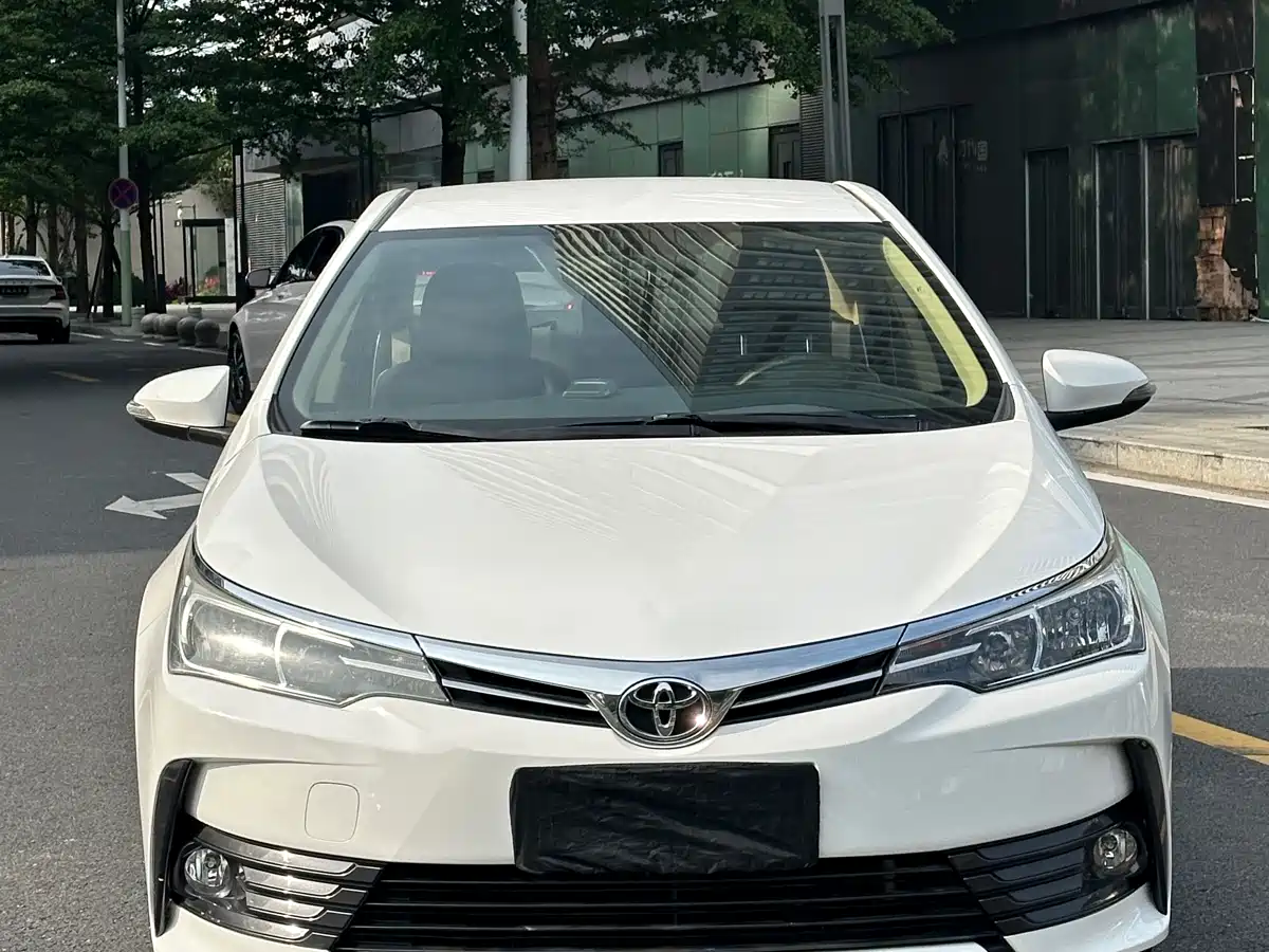 Toyota Corolla 2017 Facelift 1.2T S-CVT GL фото 2