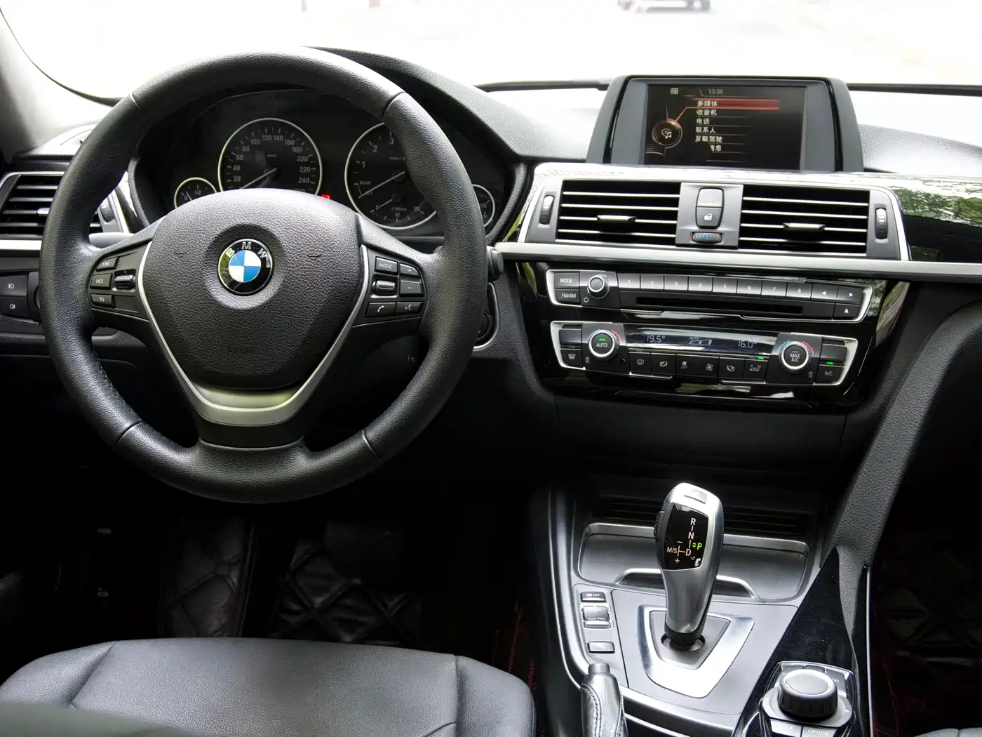 BMW 3 Series 2016 320Li Fashion Model фото 16