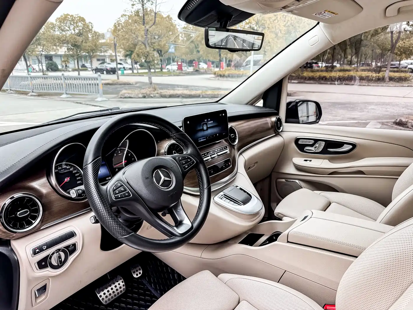 Mercedes-Benz V-Class 2022 V 260 L Long Wheelbase Luxury Edition фото 5