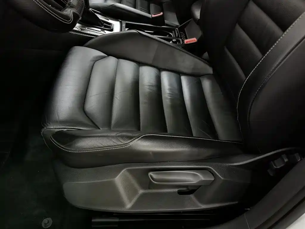 Volkswagen Golf 2016 230TSI Automatic Luxury фото 20