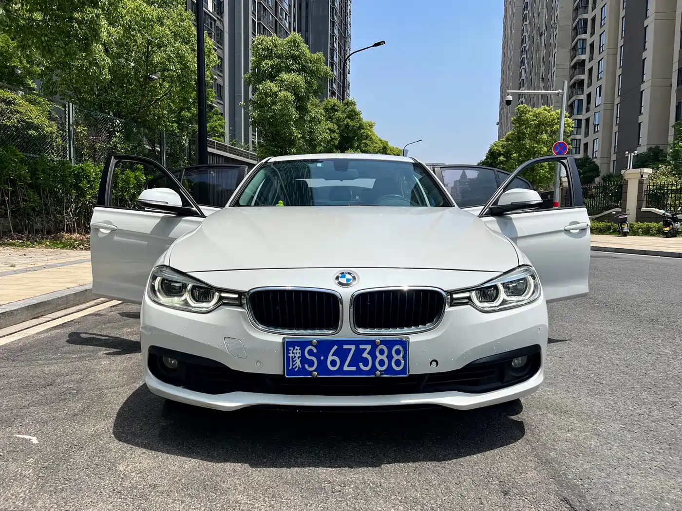 BMW 3 Series 2017 318i Fashion фото 23