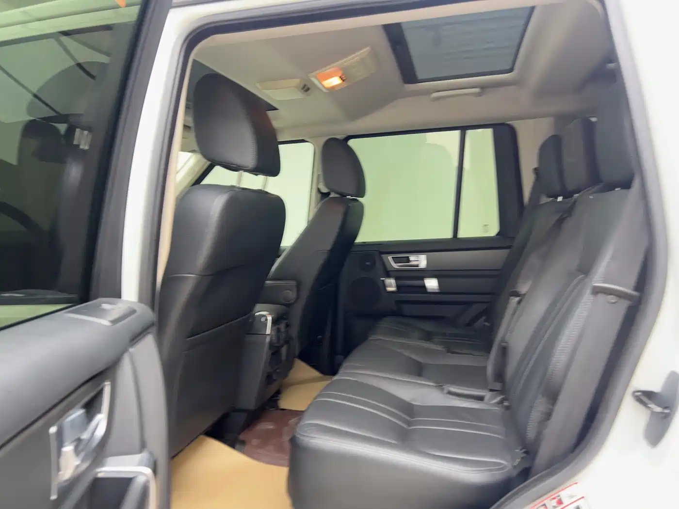 Land Rover Discovery 2014 3.0 SC V6 SE фото 9