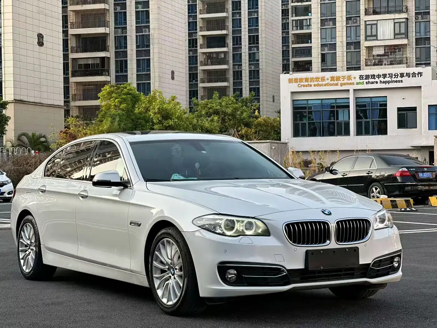 BMW 5 Series 2014 525Li Luxury Design Package фото 3