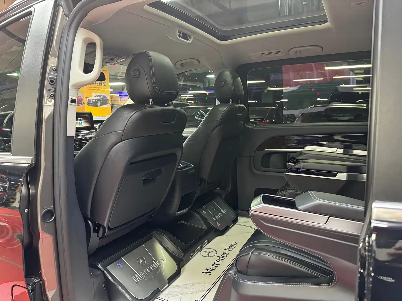 Mercedes-Benz V-Class 2018 V 260 L Premium Long Version China V фото 30