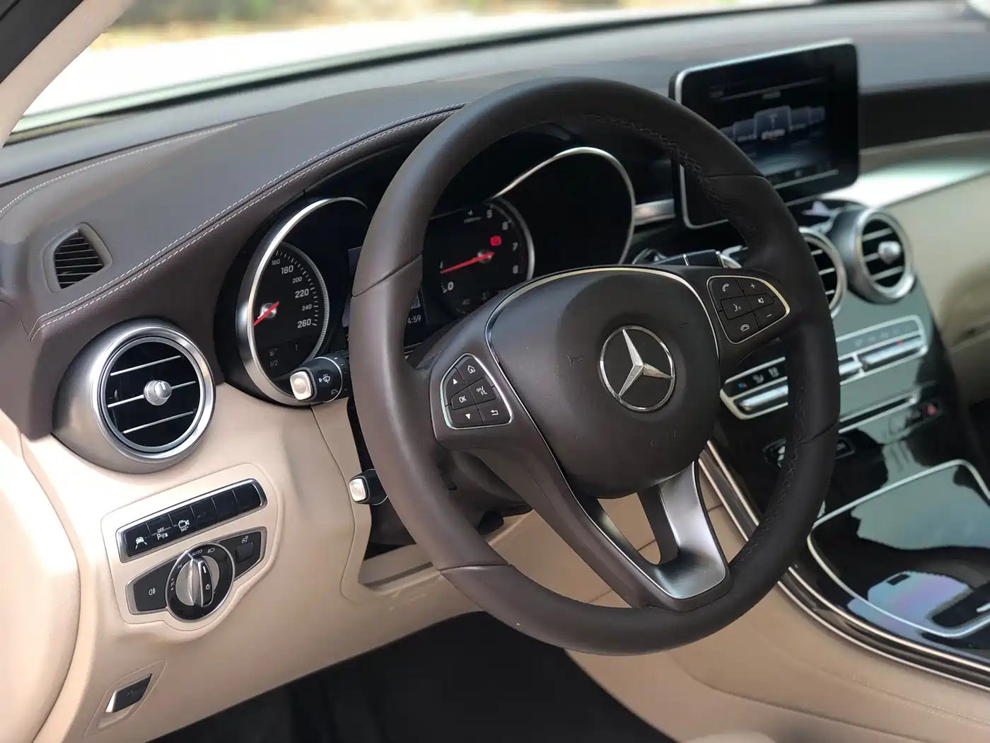 Mercedes-Benz GLC 2016 GLC 260 4MATIC Luxury фото 16