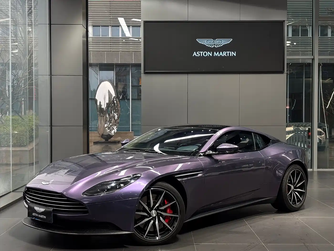 ASTON MARTIN DB11
