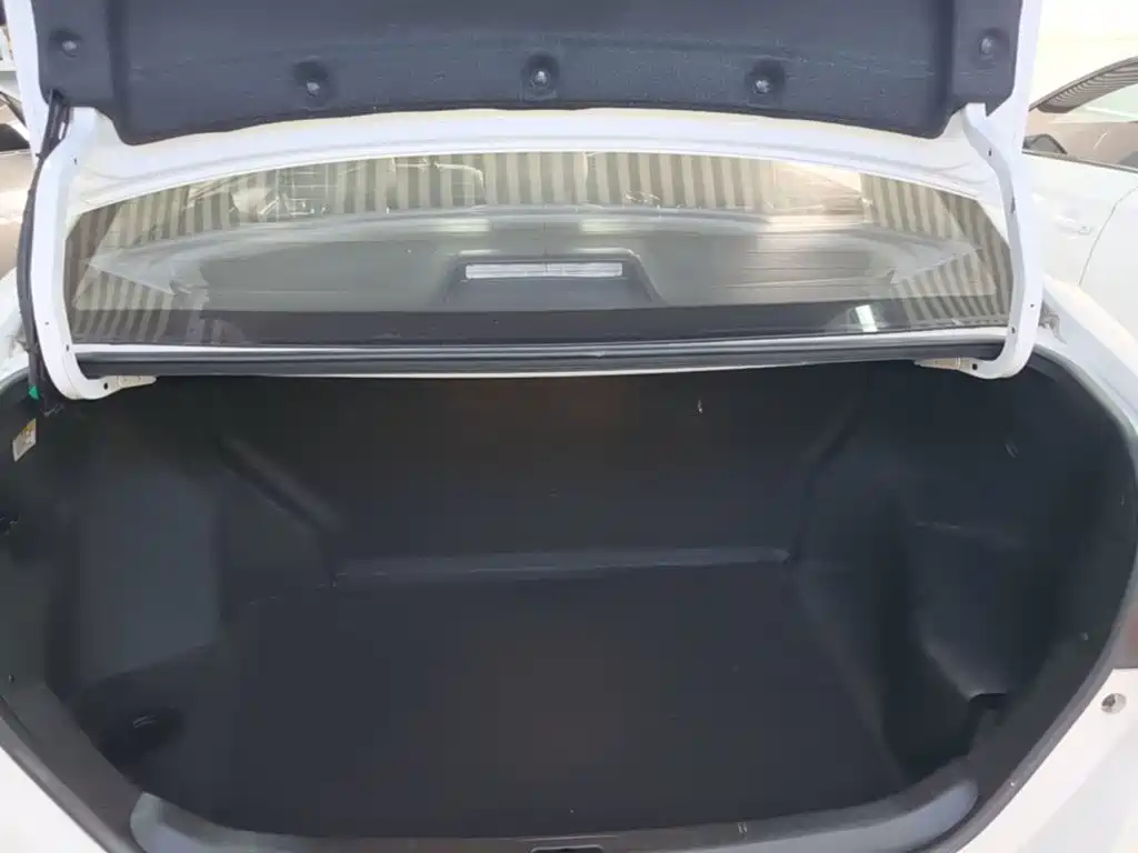 Toyota Corolla Twin Engine E+ 2019 2019 1.8L E-CVT Luxury Edition
