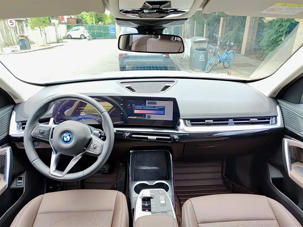 BMW iX1 2025 eDrive25L X Design Package фото 10