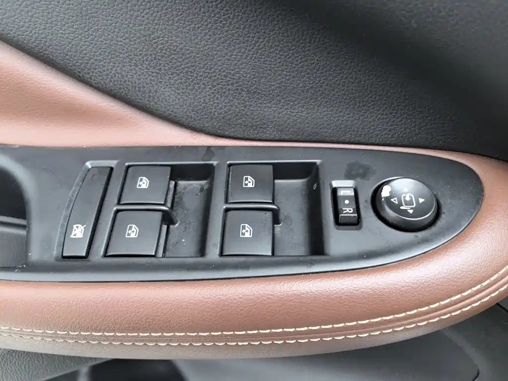 صورة 9 - Buick Envision Plus