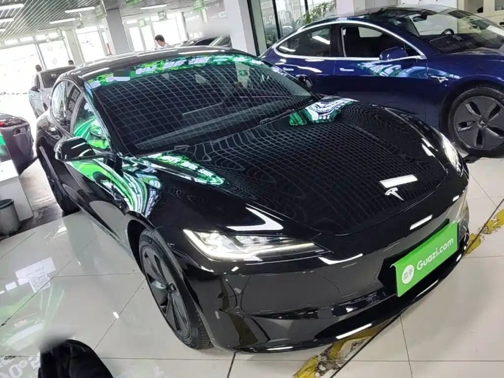 Фото 4 - Tesla Model 3