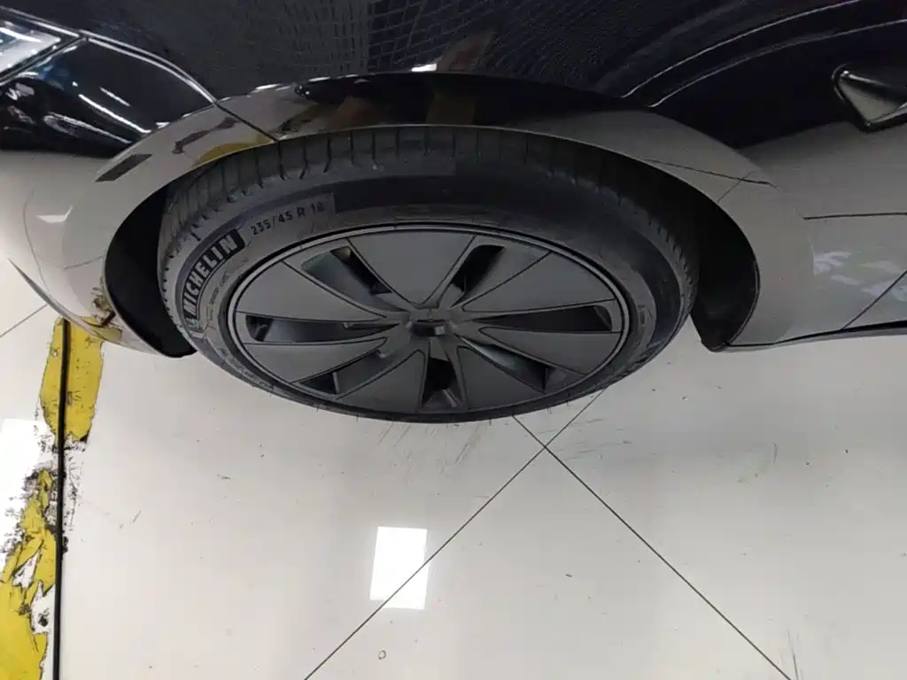 Фото 23 - Tesla Model 3