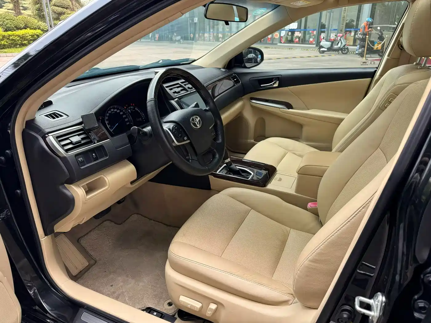 Toyota Camry 2016 2.0G 10th Anniversary Leading Edition фото 6