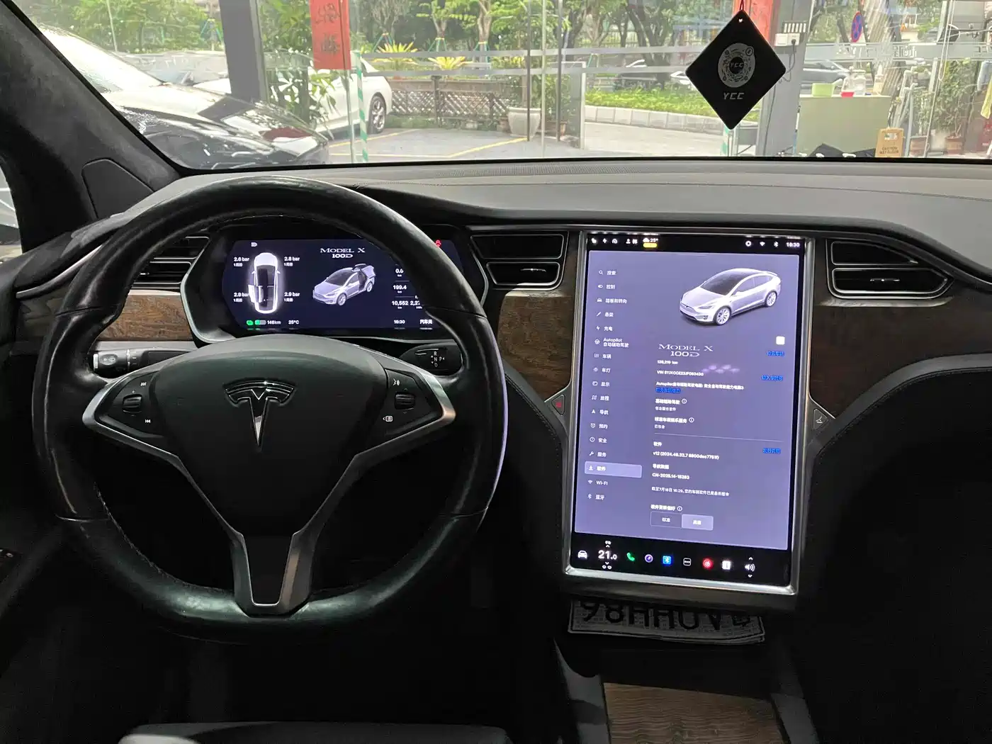 TESLA MODEL X
