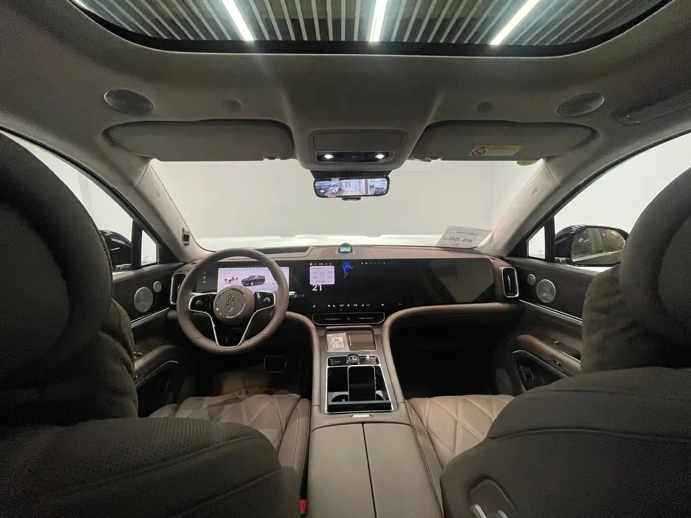 AITO Wenjie AITO M9 2025 Extended Range Ultra 52kWh 5-Seater фото 9
