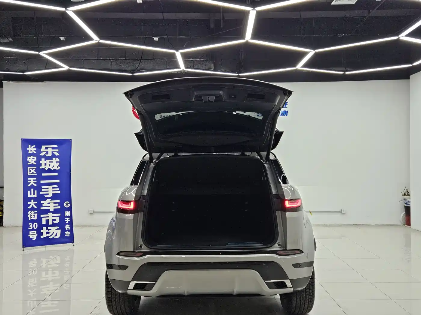 Land Rover Range Rover Evoque 2023 Range Rover Evoque L 249PS Luxury Edition фото 8