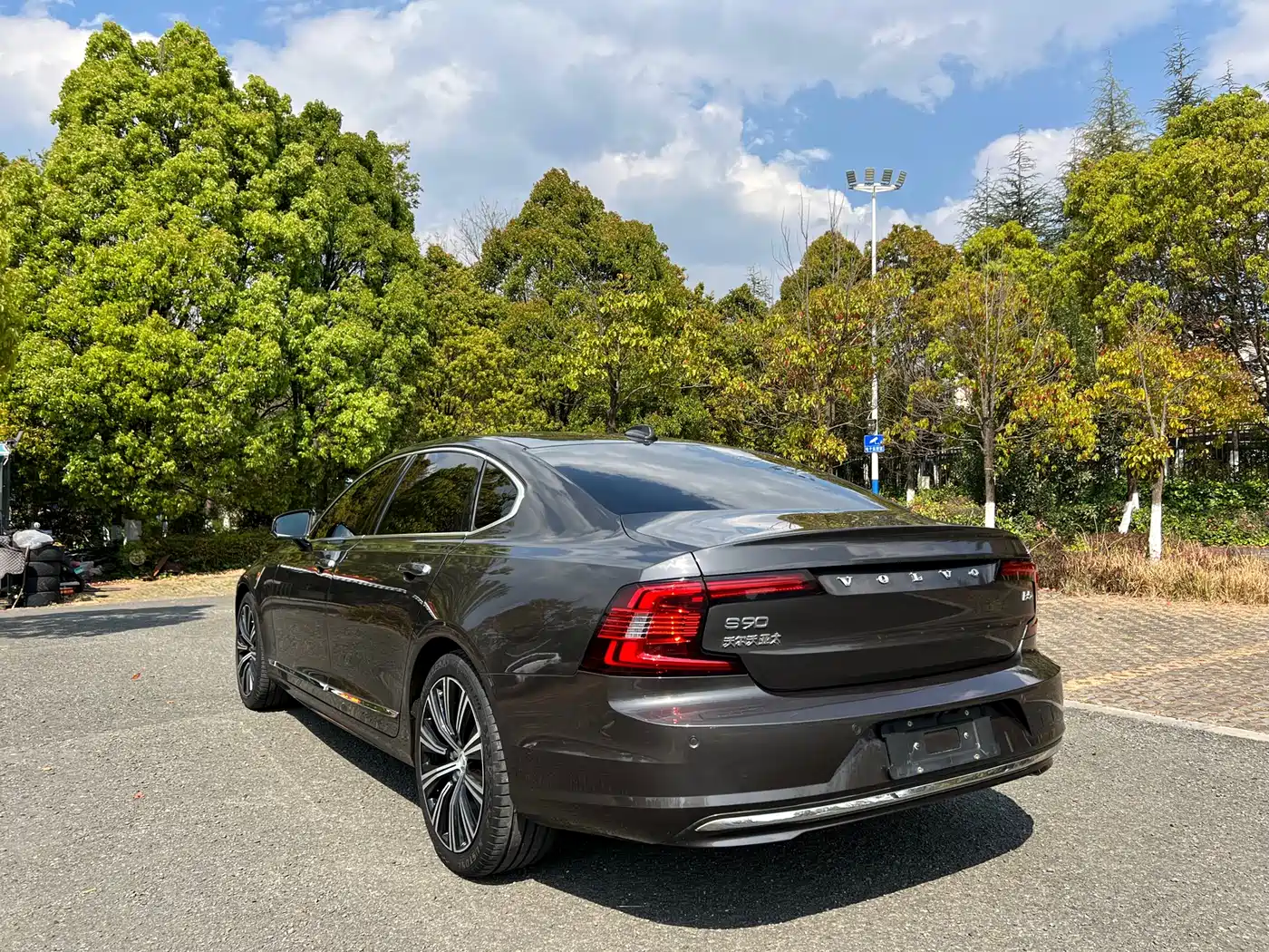 VOLVO S90