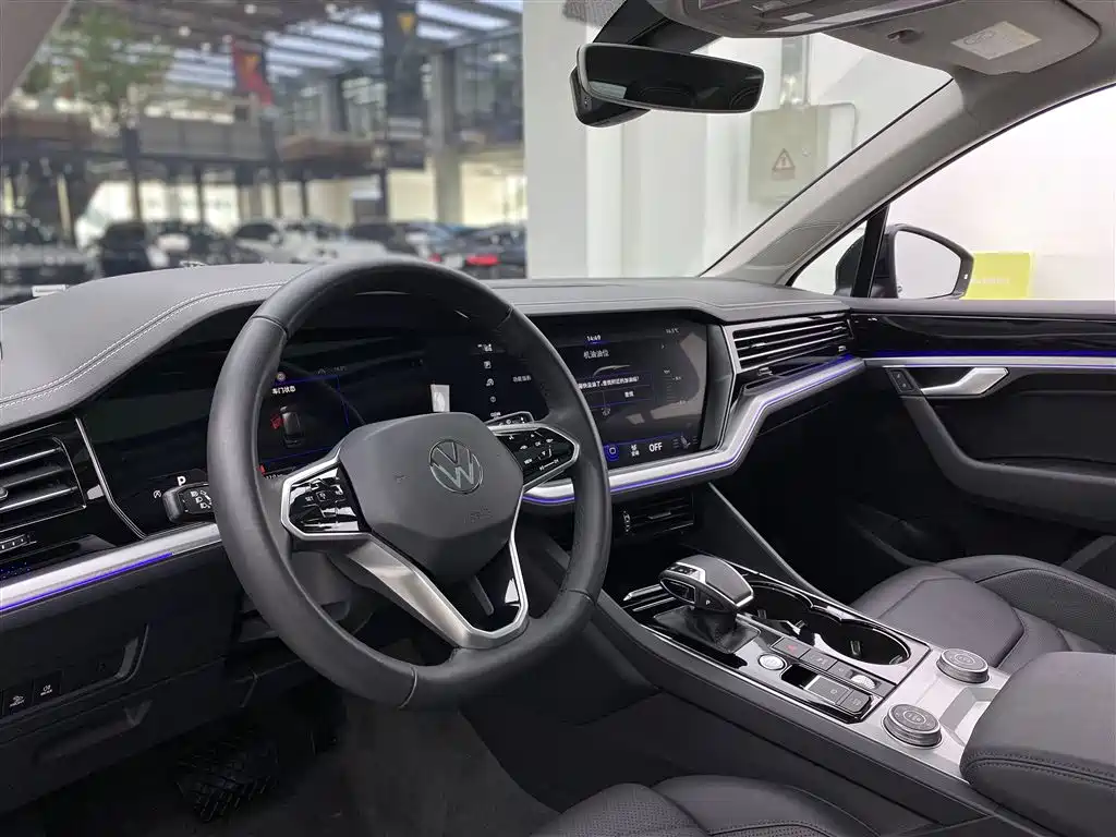 Volkswagen Touareg 2022 3.0TSI Rui Xiang Edition Gloss Black Sport Package фото 7