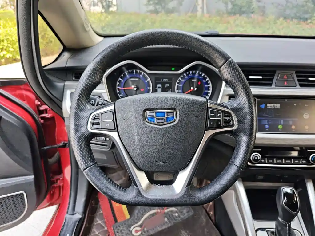 Фото 11 - Geely Vision X3