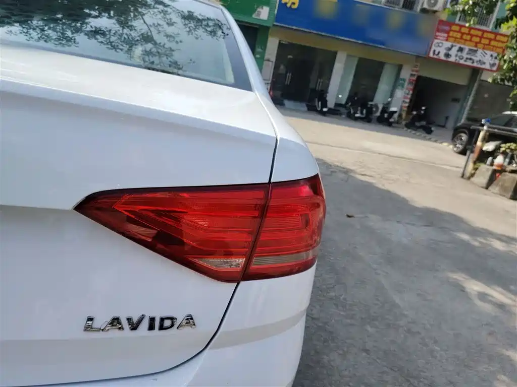Volkswagen Lavida 2017 1.6L Automatic Trend Edition фото 24