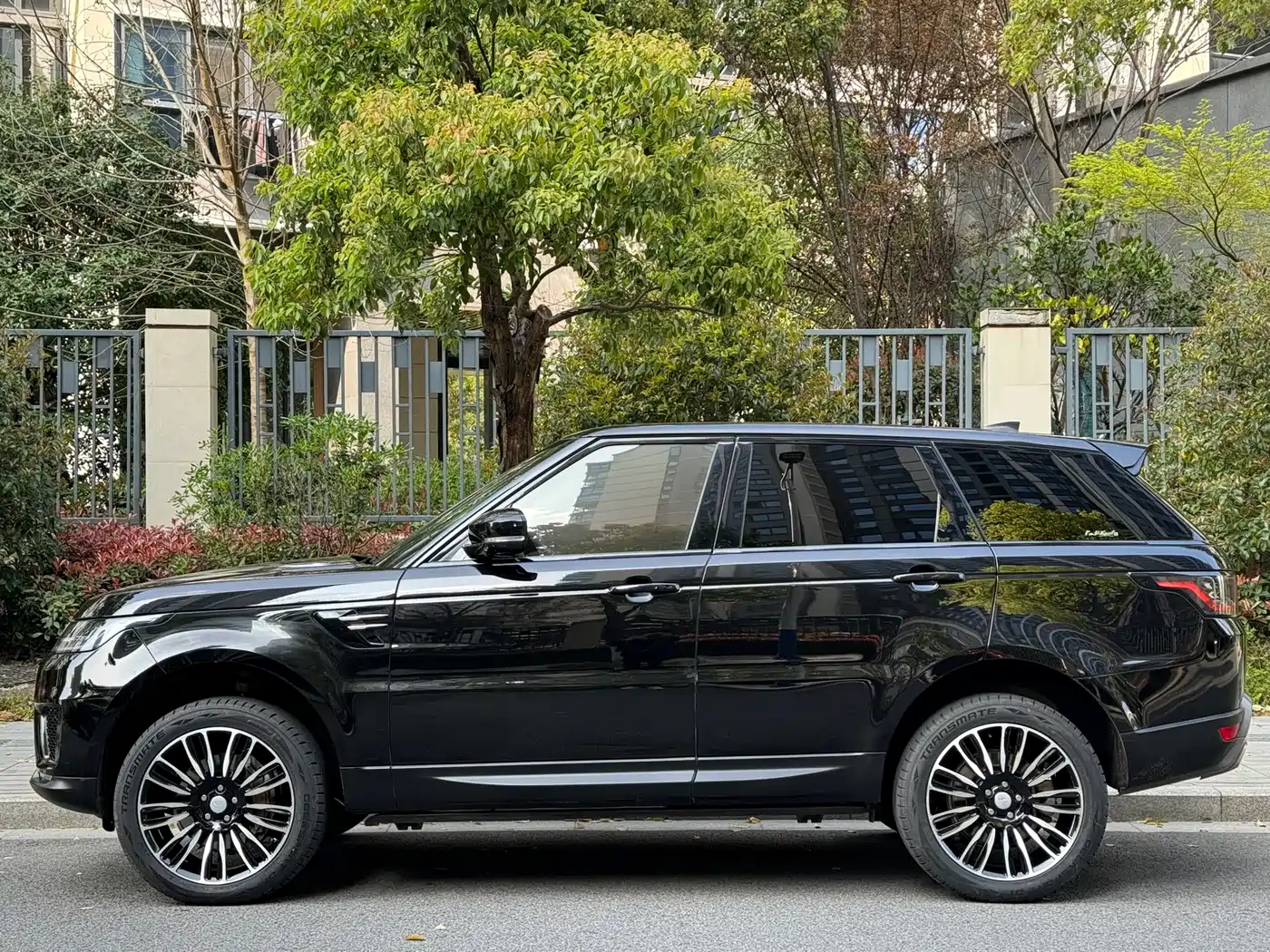 Land Rover Range Rover Sport 2021 3.0 L6 SE фото 3
