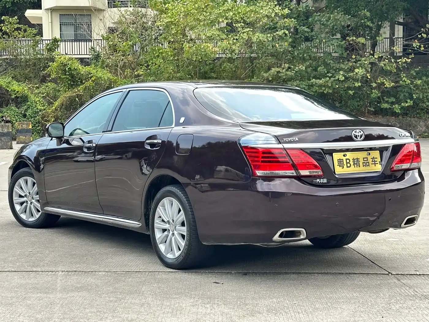 Toyota Crown 2012 2.5L Royal Leather Edition фото 4
